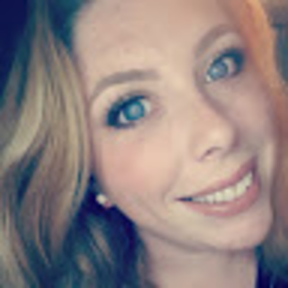 Meet your Posher, Laura - Picture 1 of 1